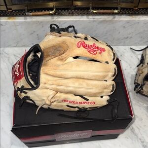 Rawlings Cream and Black Baseball Glove LEFT HANDED 11 3/4 inch